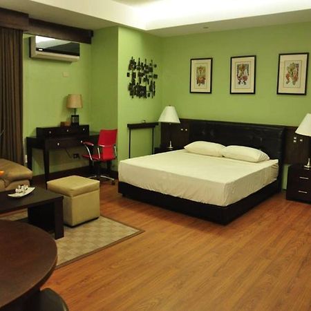 Casa Verde Boutique Hotel And Gardens Imus Buitenkant foto